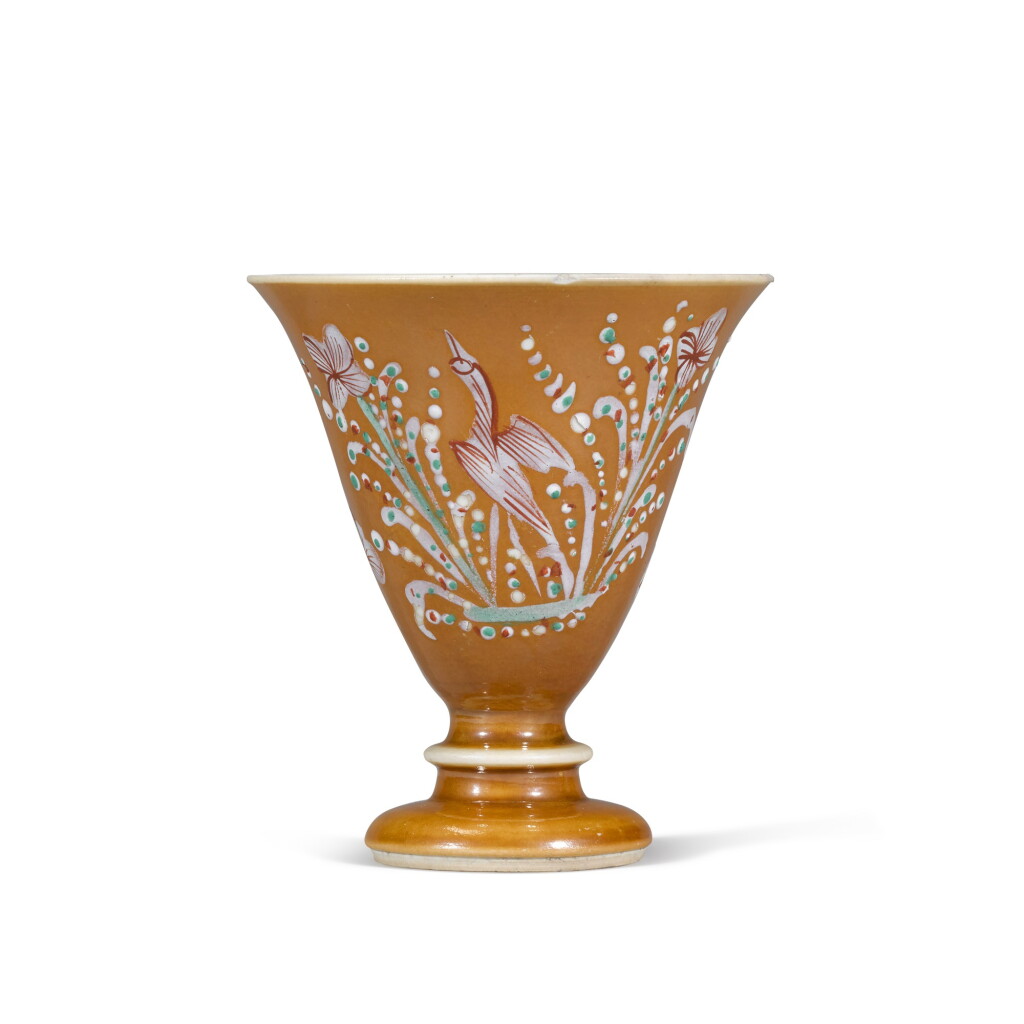 View full screen - View 1 of Lot 332. A famille-rose beaker, Qing dynasty, 18th century.