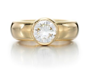 View full screen - View 1 of Lot 37. DIAMOND RING.
