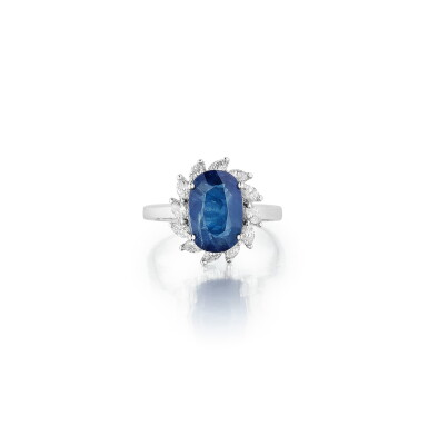 View full screen - View 1 of Lot 231. Bague saphir et diamants | Sapphire and diamond ring.