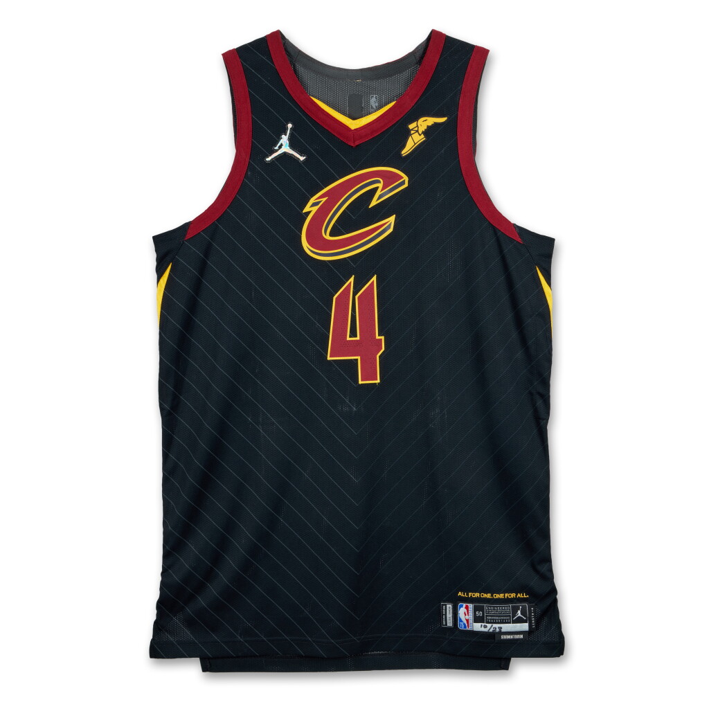 全萤幕检视 - 查看34Evan Mobley Cleveland Cavaliers 2021-2022 Game Worn Home Jersey | 'First Career Double-Double'的1