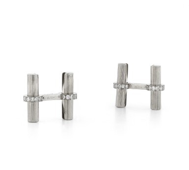 View full screen - View 1 of Lot 96. Paire de boutons de manchette diamants | Pair of diamond cufflinks.