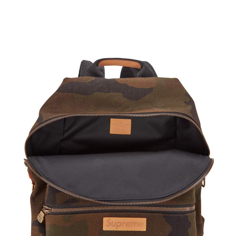 louis vuitton apollo backpack supreme Pre-Owned LV Camo 197639/59 Louis Vuitton X Supreme Apollo