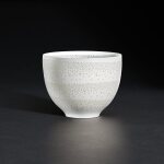 Niisato Akio (b. 1977), A white luminescent bowl 新裡明士 (1977年生) 白瓷氣泡紋盌