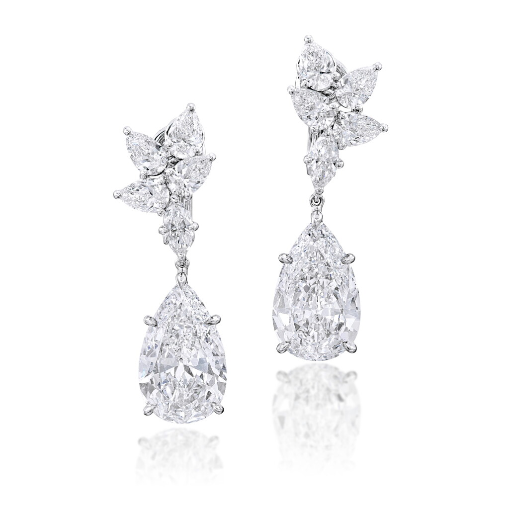 View full screen - View 1 of Lot 1883. Pair of Diamond Pendent Earrings, Tops by Harry Winston | 6.06 及 5.77克拉 梨形 D色 完美無瑕鑽石 鑽石掛墜 配 海瑞溫斯頓鑽石耳環 一對.