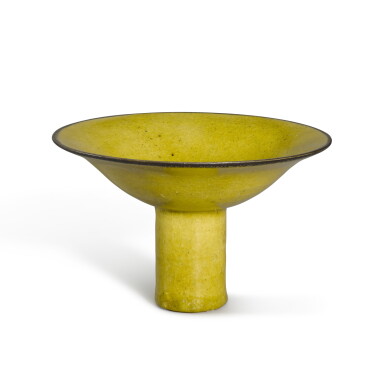 Voir en plein écran - Voir 1 du lot 144. Yolk II - Stemmed Bowl.