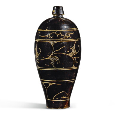 View full screen - View 1 of Lot 256. A BLACK-GLAZED AND CARVED VASE, MEIPING, JIN DYNASTY, 12TH/13TH CENTURY | 金十二/十三世紀 黑釉刻花卉紋梅瓶.
