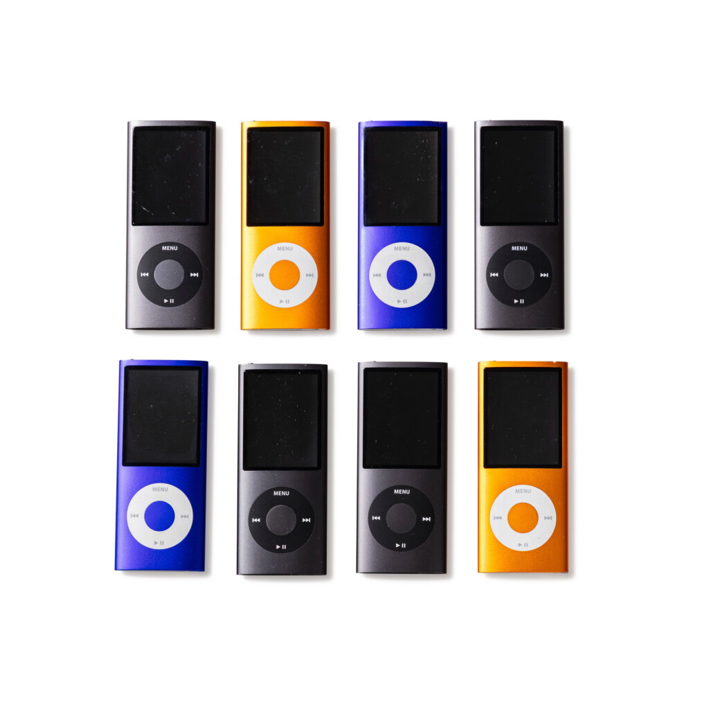 View full screen - View 1 of Lot 204. A set of eight Apple iPods Nano, 4th generation, 8 and 16 Go.