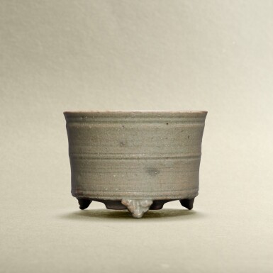 View full screen - View 1 of Lot 5773. A Longquan-style celadon-glazed tripod incense burner, Yuan - Ming dynasty | 元至明 龍泉窰系青釉筒式爐.