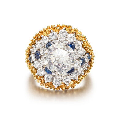 View full screen - View 1 of Lot 1786. DIAMOND AND SAPPHIRE RING | 4.06克拉 圓形 N色 鑽石 配 藍寶石 戒指.