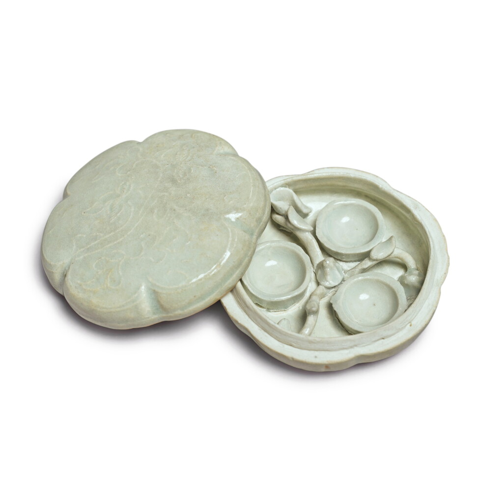 View full screen - View 1 of Lot 738. A Qingbai 'floral' cosmetic box and cover, Southern Song dynasty | 南宋 青白釉花式胭脂蓋盒.