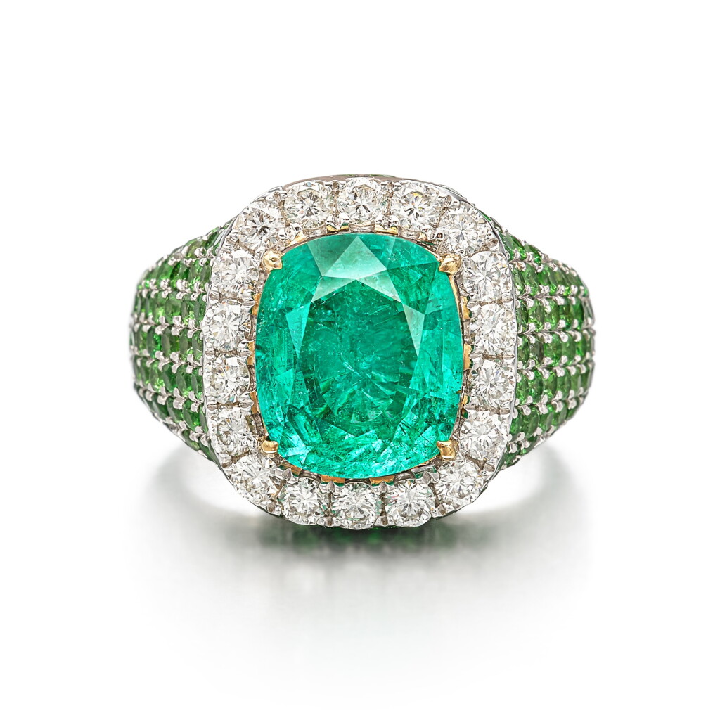View full screen - View 1 of Lot 1884. Paraíba Tourmaline, Green Garnet and Diamond Ring | 3.82克拉「巴西」帕拉伊巴碧璽 配 沙弗萊石 及 鑽石 戒指.