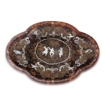 A small gold, mother-of-pearl and tortoiseshell piqué tray, Naples, circa 1735 | Petit plateau en écaille piquée d'or et nacre, Naples, vers 1735