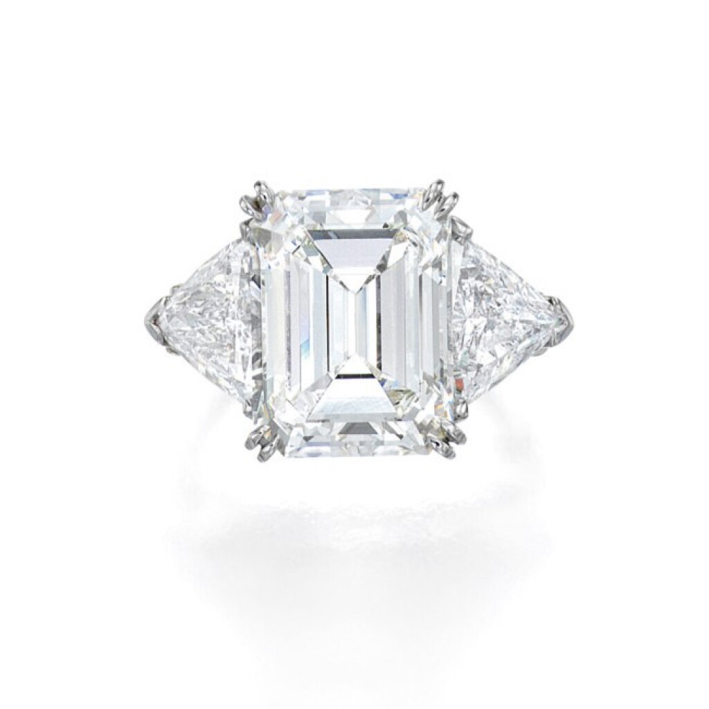 View full screen - View 1 of Lot 167. Diamond Ring.