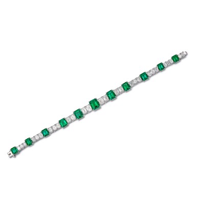 View full screen - View 1 of Lot 1697. Emerald and Diamond Bracelet | 天然「哥倫比亞穆索」無油祖母綠 配 鑽石 手鏈(祖母綠共重14.51克拉 ).