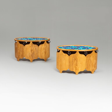 View full screen - View 1 of Lot 114. Paire de tables d'appoint, pièce unique.