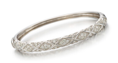 View full screen - View 1 of Lot 9109. DIAMOND BANGLE, VAN CLEEF & ARPELS | 鑽石手鐲, 梵克雅寶(Van Cleef & Arpels).
