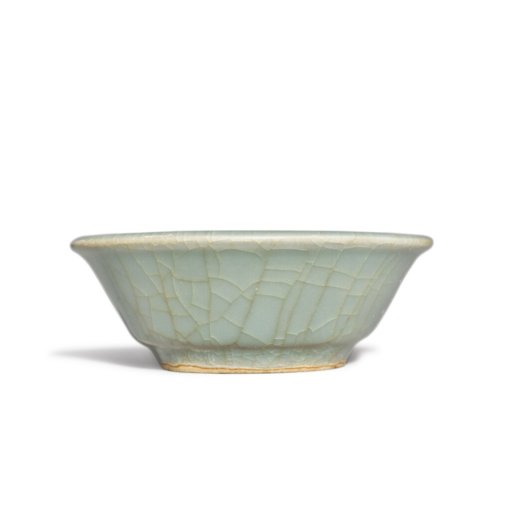 View full screen - View 1 of Lot 741. A small 'Longquan' celadon-glazed washer, Southern Song dynasty | 南宋 龍泉窰青釉小洗.