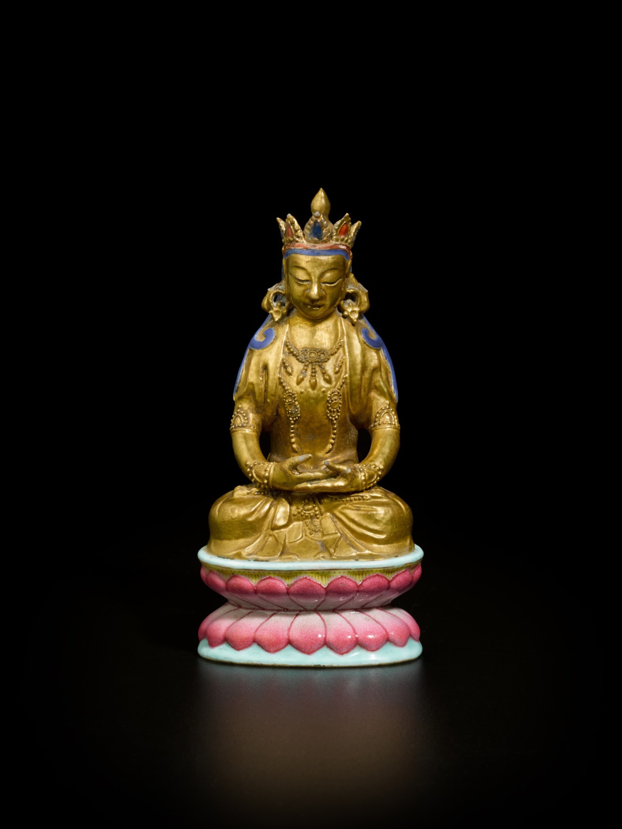 A Gold And Famille Rose Enameled Figure Of Amitayus Qing Dynasty 19th Century 清十九世紀 粉彩描金無量壽佛坐像 Arts D Asie Sotheby S A Gold And Famille Rose Enameled Figure Of Amitayus Qing Dynasty 19th Century 清十九世紀 粉彩描金無量壽佛坐像 Arts D Asie Sotheby S