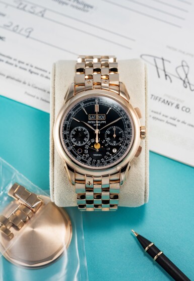 View full screen - View 1 of Lot 54. Reference 5270R | Retailed by Tiffany & Co.: A pink gold perpetual calendar chronograph wristwatch with moon phases and bracelet, Circa 2019 | 零售商為蒂芙尼:百達翡麗 5270R | 型號粉紅金萬年曆計時鍊帶腕錶備月相顯示,約2019年製.