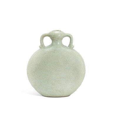 View full screen - View 1 of Lot 396. A Guan-type crackle-glazed moonflask, Late Qing dynasty - early Republican period 清末至民國初 仿官釉雙耳抱月瓶 《大清雍正年製》仿款.