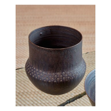 View full screen - View 1 of Lot 10. Vase.