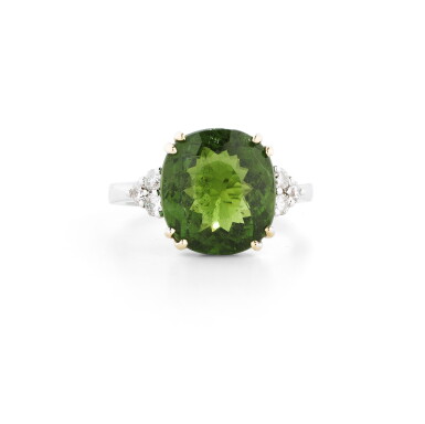 View full screen - View 1 of Lot 106. BAGUE TOURMALINE ET DIAMANTS | TOURMALINE AND DIAMOND RING.