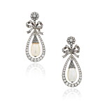 Paire de pendants d'oreilles perles fines et diamants