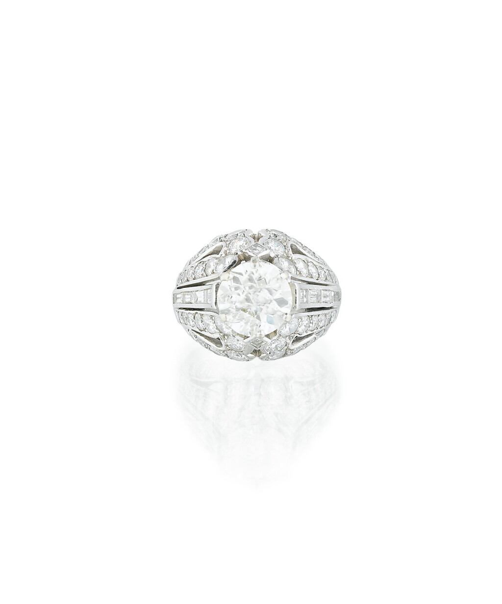 View full screen - View 1 of Lot 156. Bague diamants | Diamond ring.
