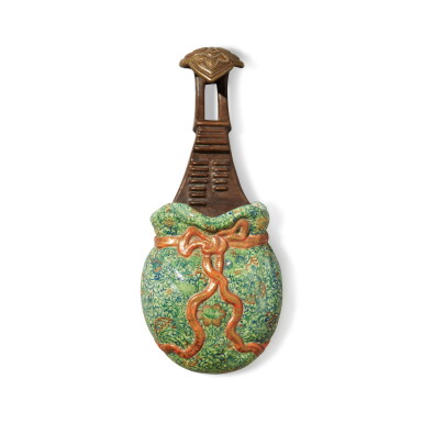 View full screen - View 1 of Lot 606. A famille-rose pipa-form wall vase, Late Qing dynasty / Republic period | 清末 / 民國 粉彩琵琶式壁瓶.