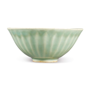 View full screen - View 1 of Lot 702. A 'LONGQUAN' CELADON-GLAZED 'LOTUS' BOWL, SOUTHERN SONG DYNASTY.