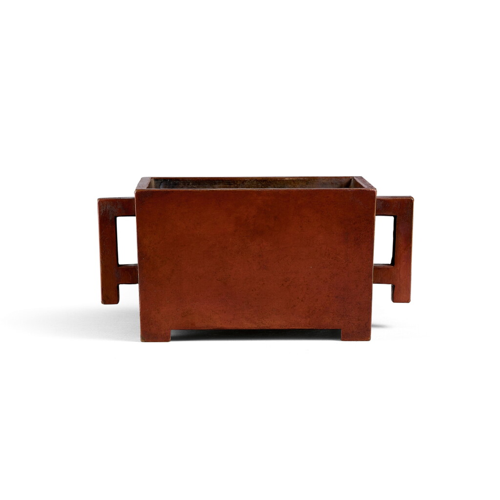 View full screen - View 1 of Lot 3682. A rectangular bronze incense burner Yangyixuan mark, Late Ming - early Qing dynasty | 明末至清初 銅馬槽爐 《養意軒製》款.