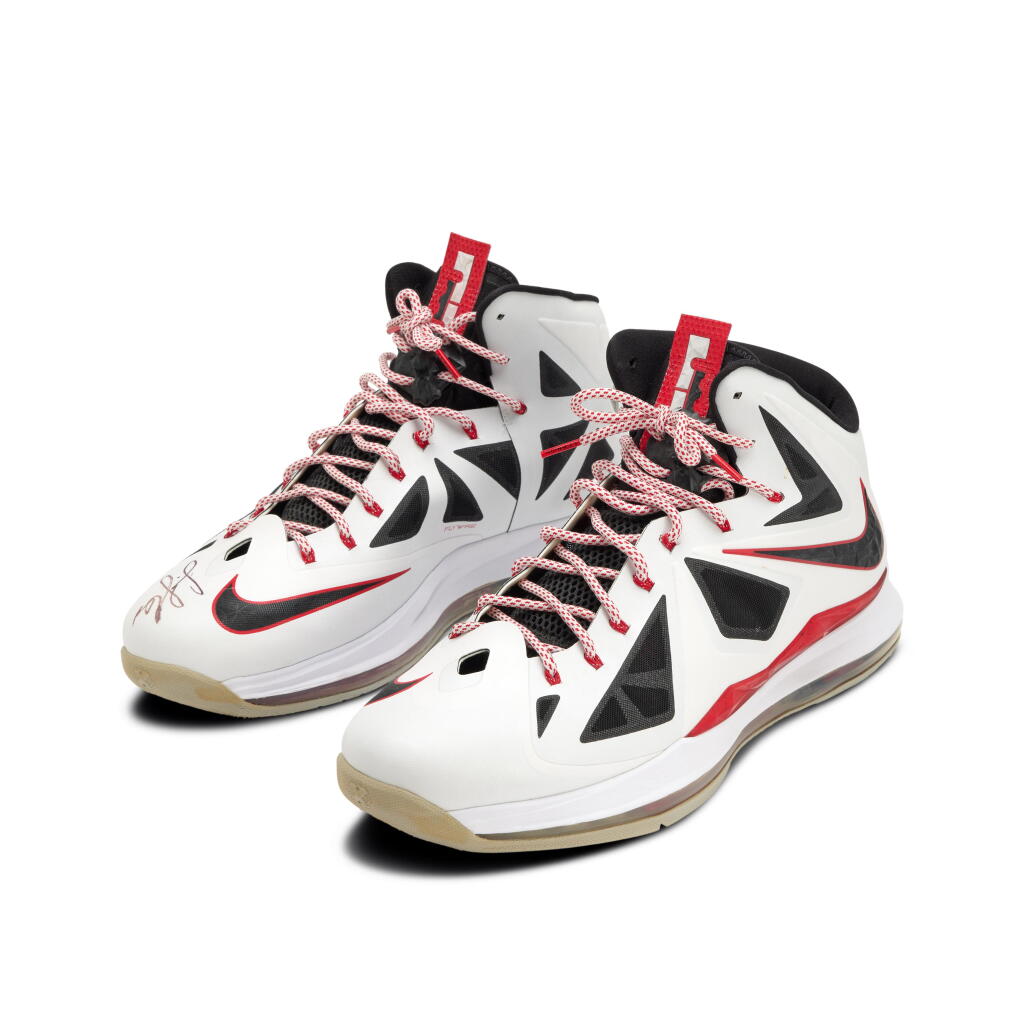 全螢幕檢視 - 查看12LeBron James Miami Heat 2012-2013 Game Worn and Signed Sneakers | Double-Double | MVP & Championship Season的1
