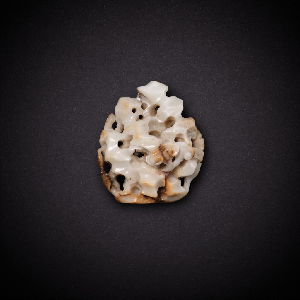 View full screen - View 1 of Lot 3538. A white jade 'deer' boulder, Jin dynasty | 金 白玉靈芝瑞鹿山子.