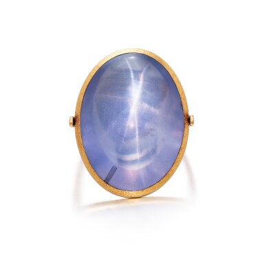 View full screen - View 1 of Lot 13. STAR SAPPHIRE RING .