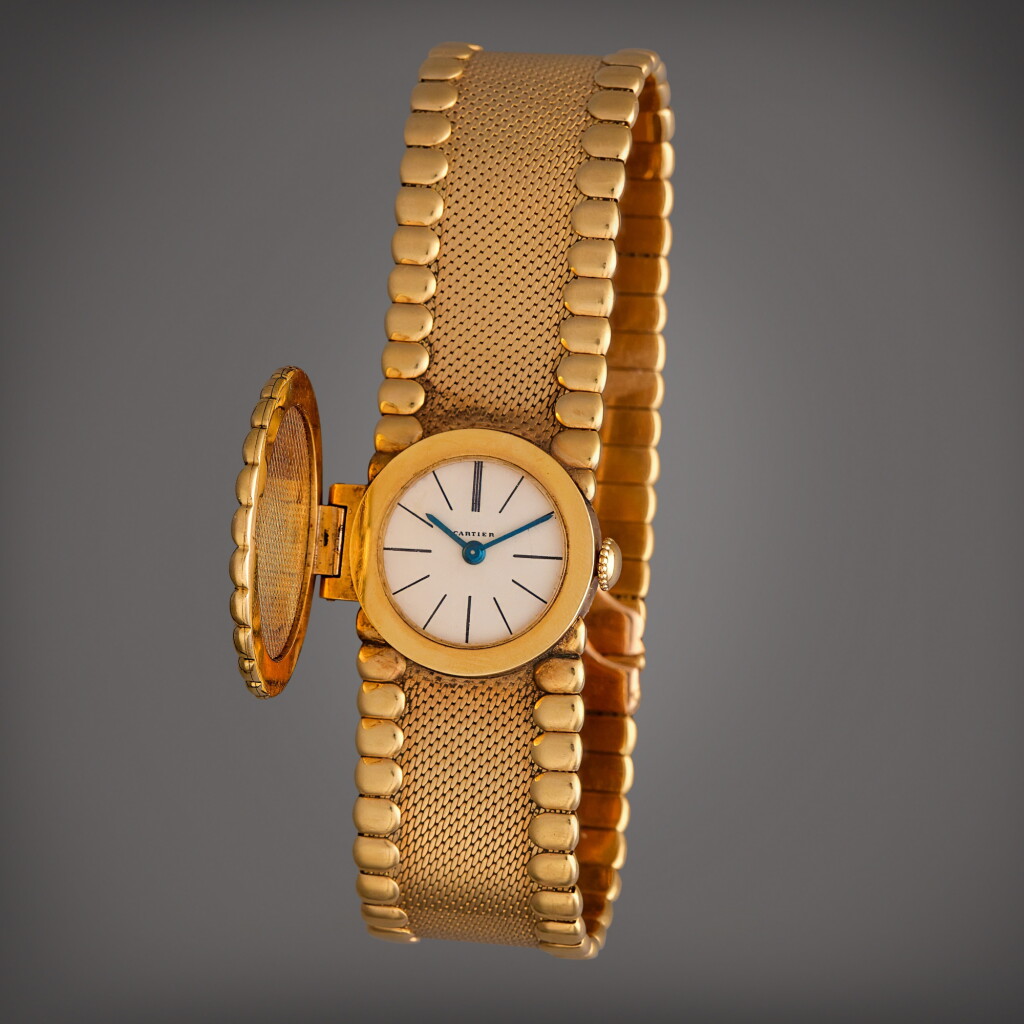 Voir en plein écran - Voir 1 du lot 38. A yellow gold concealed dial bracelet watch, Circa 1969.