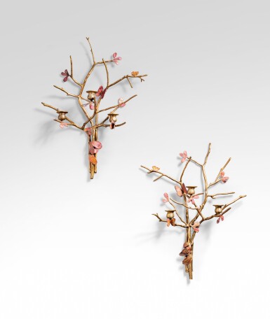 View full screen - View 1 of Lot 146. Paire d'appliques à trois lumières, pièce unique.