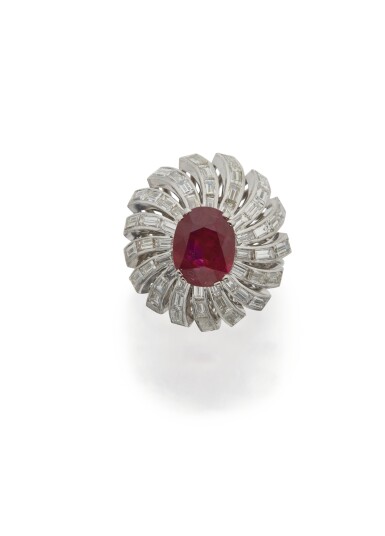View full screen - View 1 of Lot 52. RUBY AND DIAMOND RING.