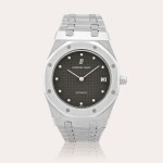 Royal Oak 'Jumbo', reference 5402BC Montre bracelet en or blanc avec date et index diamant | White gold wristwatch with date, diamond-set indexes and bracelet Vers 1979 | Circa 1979