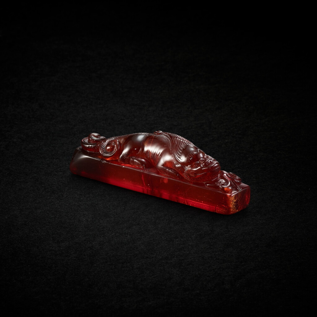 View full screen - View 1 of Lot 894. An amber 'mythical beast' paperweight, Qing dynasty, 18th century | 清十八世紀 琥珀異獸鎮紙.