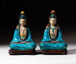 Paire de statuettes de Guanyin en grès émaillé fahua, Dynastie Qing, XVIIIe - XIXe siècle
