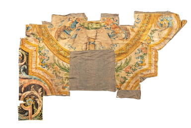 Voir en plein écran - Voir 1 du lot 103. A Louis XIV wooven Savonnerie manufacture carpet, vers 1680 | Fragment de tapis de la manufacture de la Savonnerie d'époque Louis XIV, vers 1680.