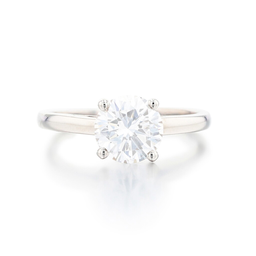 View full screen - View 1 of Lot 855. Bague diamant | Diamond ring.
