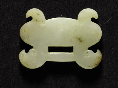 View full screen - View 1 of Lot 237. A PALE CELADON JADE BUCKLE MING DYNASTY OR LATER | 明或以後 青白玉帶扣.