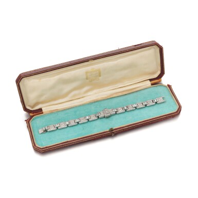 View full screen - View 1 of Lot 602. Diamond wristwatch.