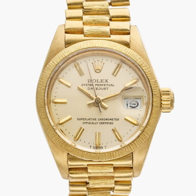 View full screen - View 1 of Lot 667. Reference 6927 Datejust 'Bark' | A yellow gold automatic wristwatch with date and bracelet, 1979.