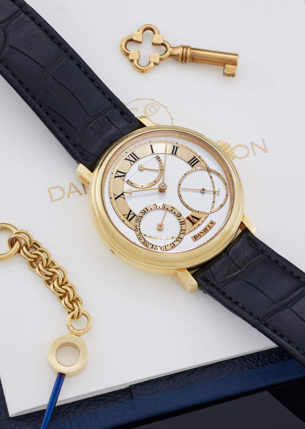 全螢幕檢視 - 查看112Anniversary Number 24 | A historically important yellow gold wristwatch with date and power reserve indication, Circa 2013的1