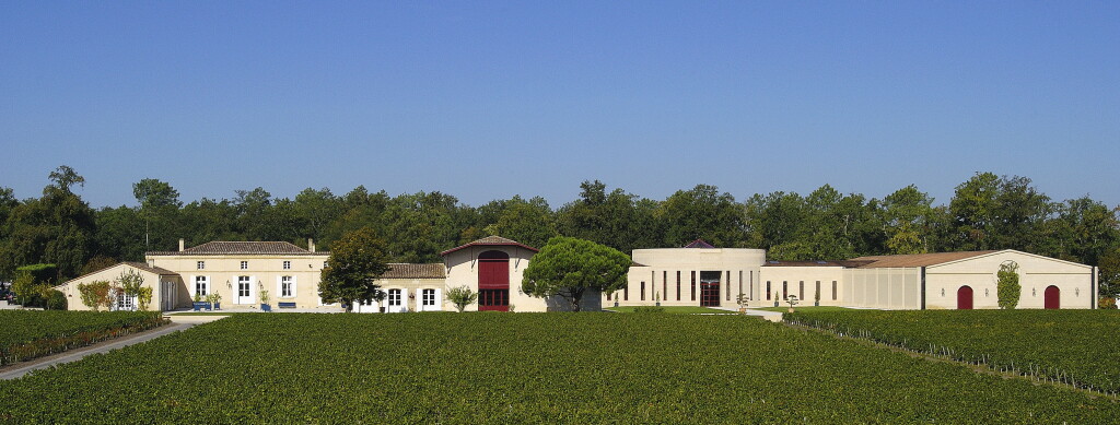 View full screen - View 1 of Lot 424. Domaine de Chevalier Rouge 1982 (12 BT).