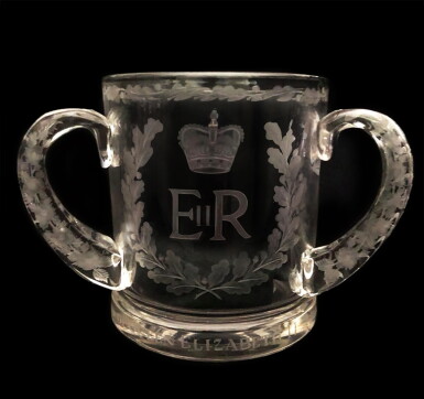 全萤幕检视 - 查看24An engraved glass tyg celebrating the Coronation of Queen Elizabeth II, 1953的1
