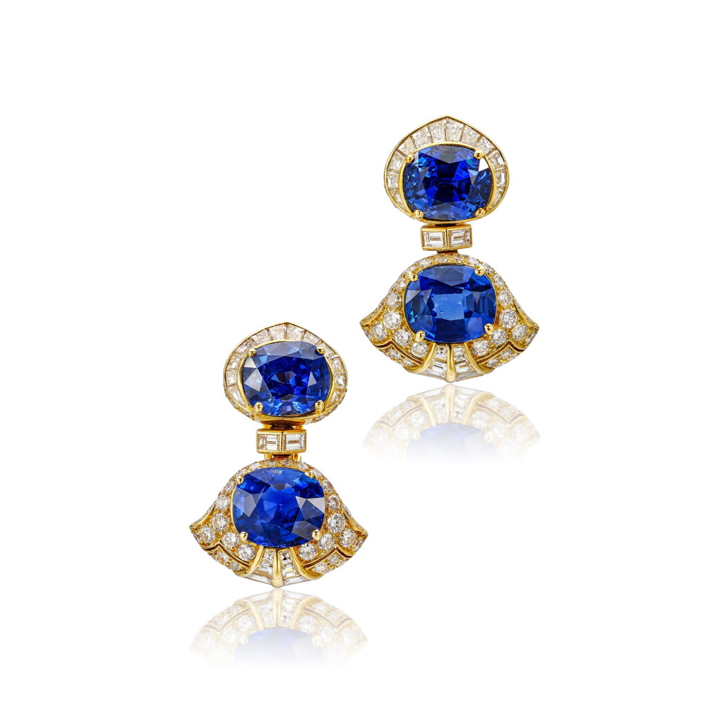 View full screen - View 1 of Lot 1770. Pair of Sapphire and Diamond Pendent Ear Clips | 寶格麗 | 天然「緬甸」及「斯里蘭卡」未經加熱藍寶石 配 鑽石 耳夾一對 (藍寶石共重約21.37克拉).