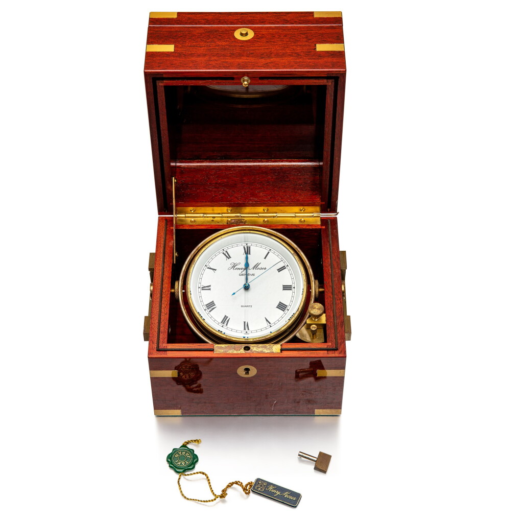View full screen - View 1 of Lot 8079. H. Moser | A mahogany-boxed brass marine chronometer, Circa 1980 | 銅製航海時計,備桃花心木盒,約1980年製.